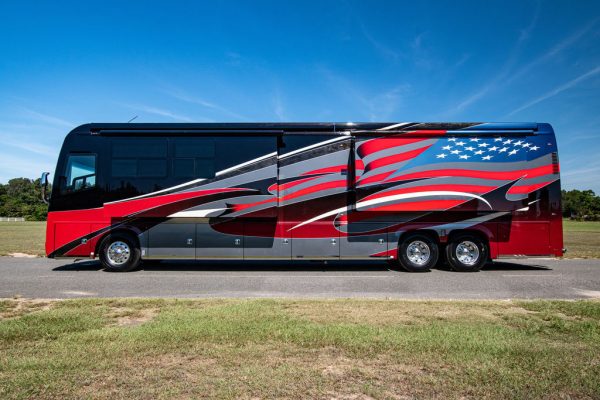 2017 Foretravel IH 45 Bath & 12 - Image 4