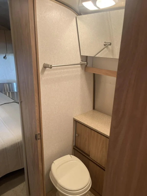 2008 Airstream 27′ Safari Special Edition - Image 7