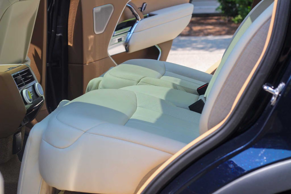2023 Land Rover Range Rover SV LWB - Image 14