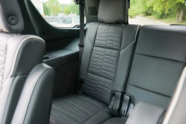 2024 Cadillac Escalade V - Image 31