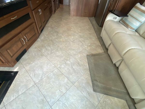 2013 Fleetwood Excursion 33A - Image 31