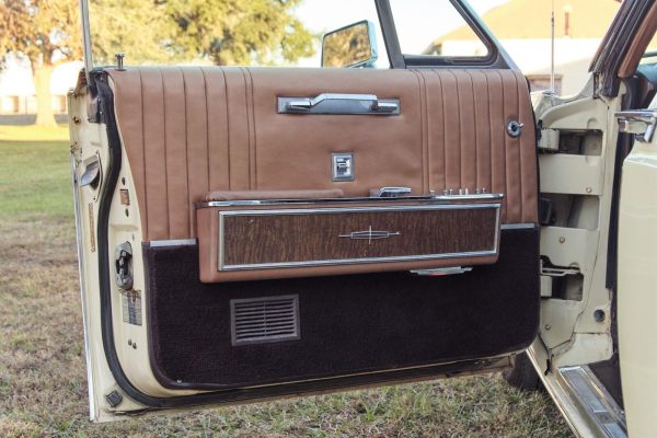1967 Lincoln Continental Convertible - Image 31