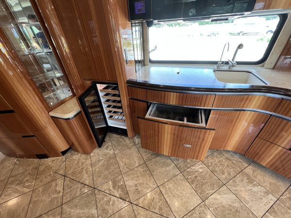 2011 Newell Coach P2000I - Image 32