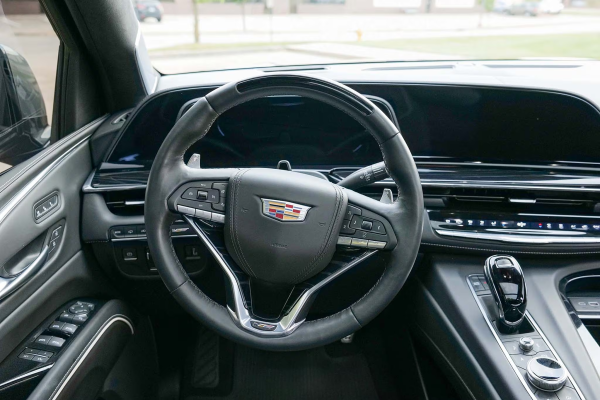 2024 Cadillac Escalade V - Image 32