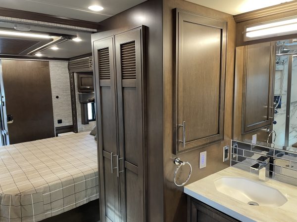 2021 Newmar Ventana 4369 - Image 31