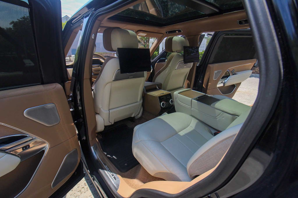 2023 Land Rover Range Rover SV LWB - Image 16