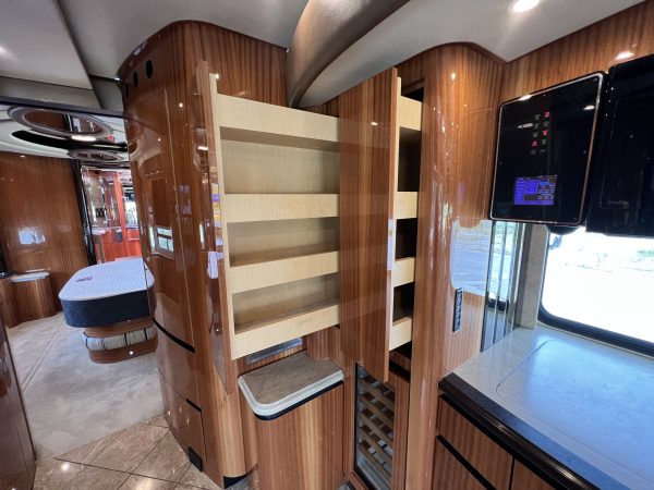 2011 Newell Coach P2000I - Image 34