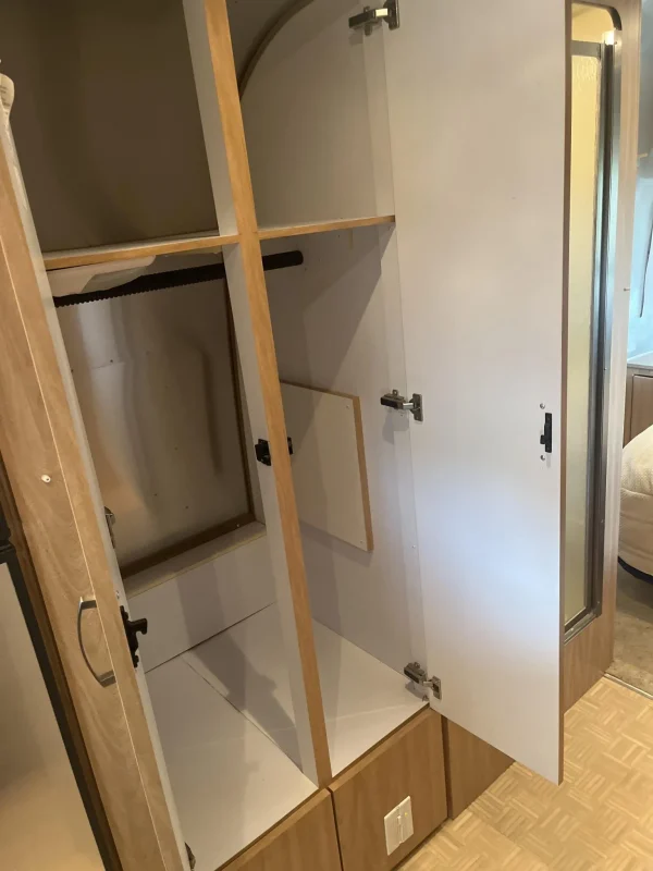2008 Airstream 27′ Safari Special Edition - Image 10