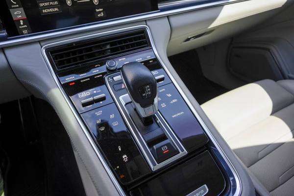 2018 Porsche Panamera 4 E-Hybrid - Image 34