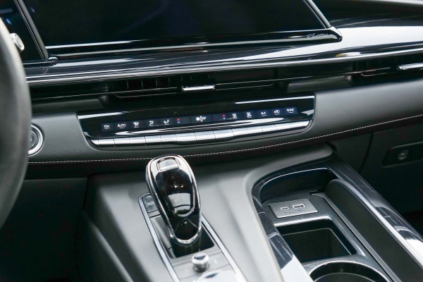 2024 Cadillac Escalade V - Image 35