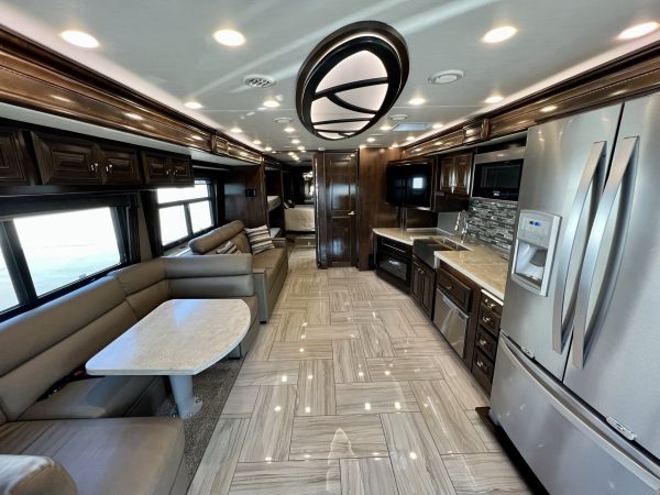 2020 Fleetwood Discovery LXE 40G - Image 37