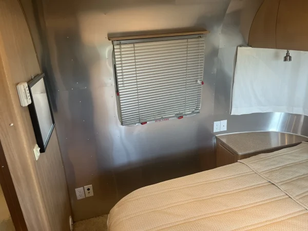 2008 Airstream 27′ Safari Special Edition - Image 14