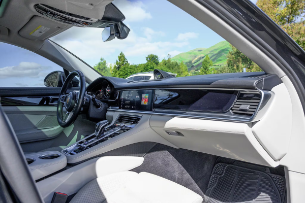2018 Porsche Panamera 4 E-Hybrid - Image 39