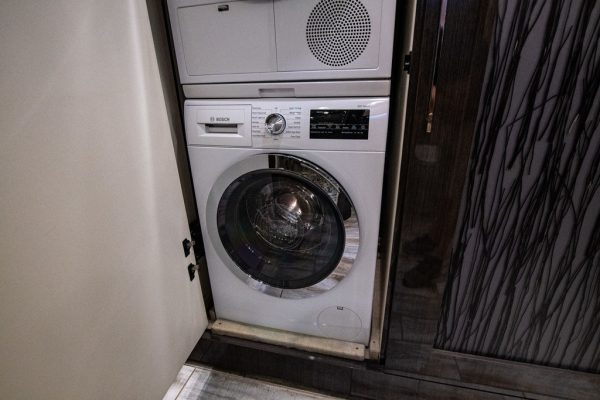 2017 Foretravel IH 45 Bath & 12 - Image 39