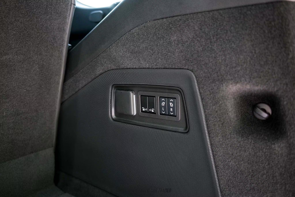 2024 Cadillac Escalade V - Image 40