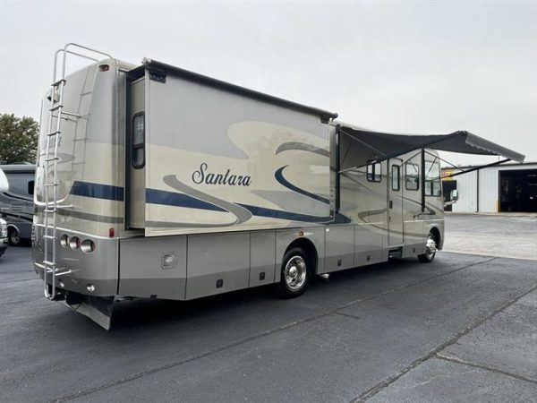 2004 Coachmen Santara 3510 DS - Image 5