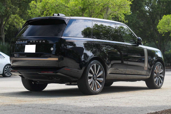2023 Land Rover Range Rover SV LWB - Image 32