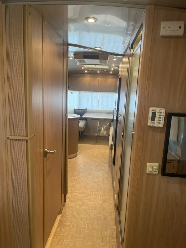2008 Airstream 27′ Safari Special Edition - Image 17