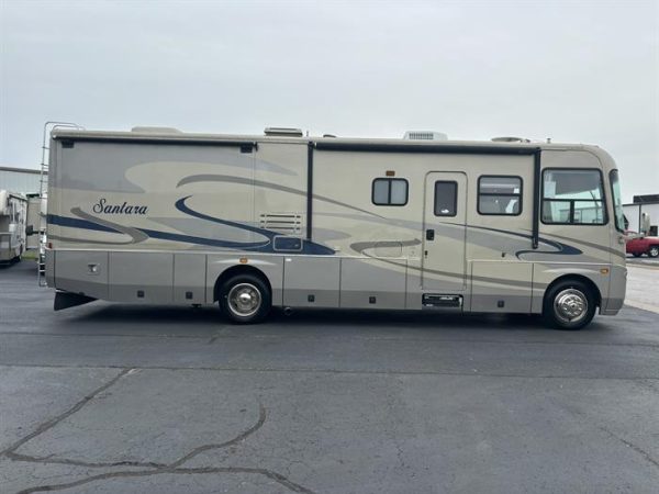 2004 Coachmen Santara 3510 DS - Image 41