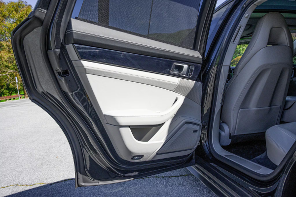2018 Porsche Panamera 4 E-Hybrid - Image 42