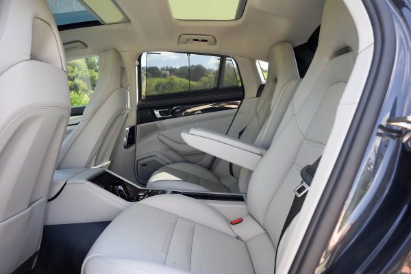 2018 Porsche Panamera 4 E-Hybrid - Image 43