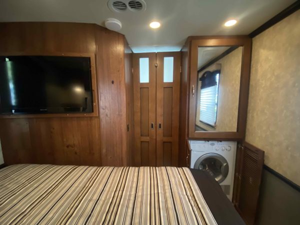 2013 Fleetwood Excursion 33A - Image 44