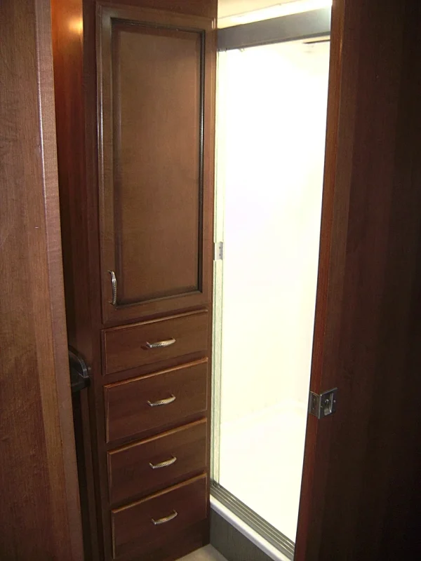 2015 Fleetwood Bounder Classic 36H - Image 4