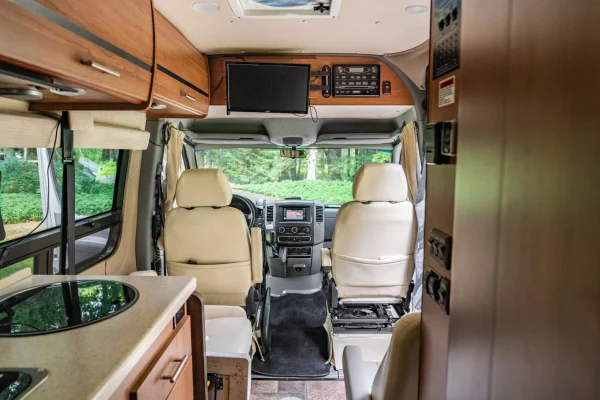 2014 Winnebago Era 70X - Image 73