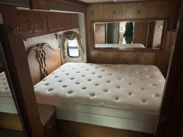 2004 Coachmen Santara 3510 DS - Image 6