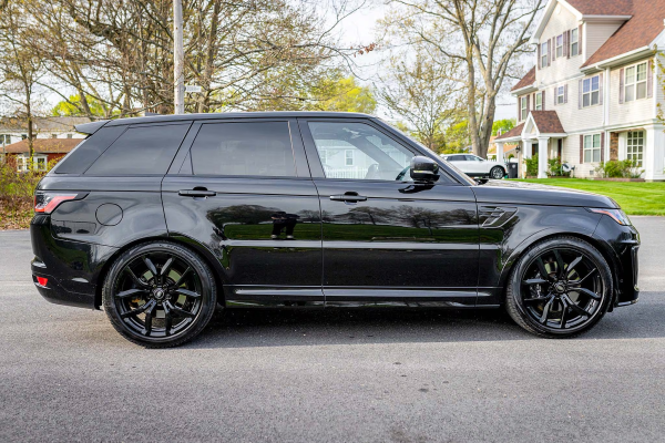2022 Land Rover Range Rover Sport SVR Carbon Edition - Image 6