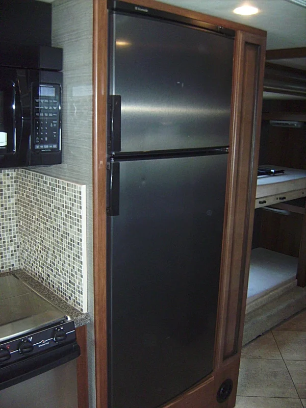 2015 Fleetwood Bounder Classic 36H - Image 17