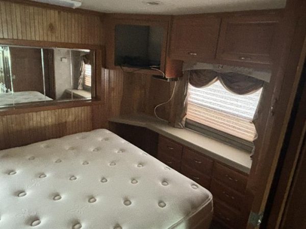2004 Coachmen Santara 3510 DS - Image 7
