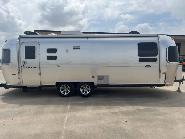2008 Airstream 27′ Safari Special Edition - Image 32