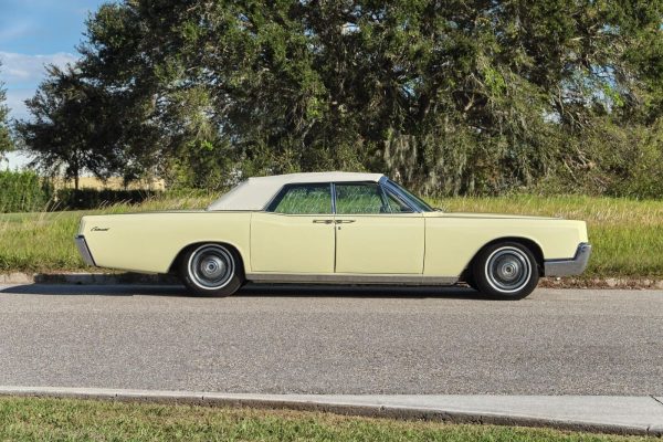 1967 Lincoln Continental Convertible - Image 7