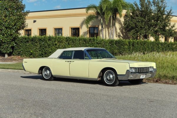 1967 Lincoln Continental Convertible - Image 8