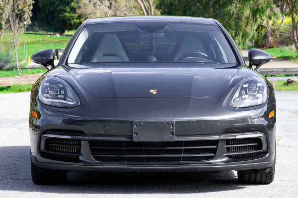 2018 Porsche Panamera 4 E-Hybrid - Image 8