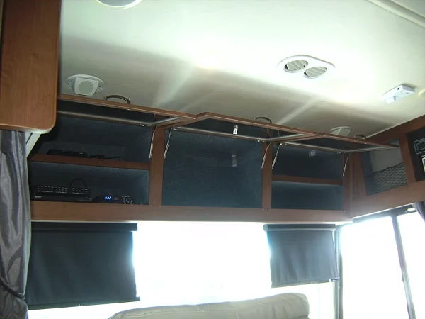 2015 Fleetwood Bounder Classic 36H - Image 30