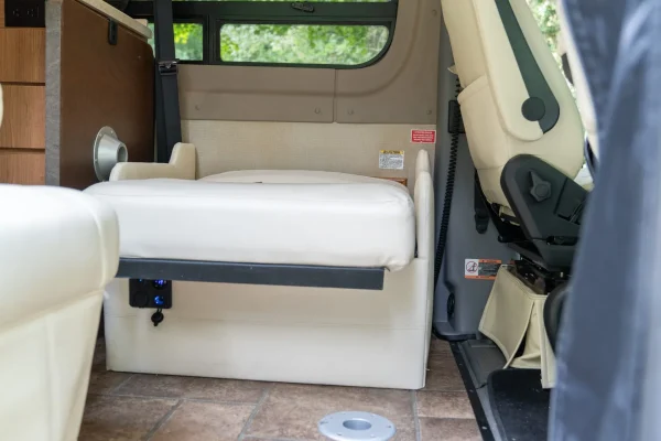 2014 Winnebago Era 70X - Image 95