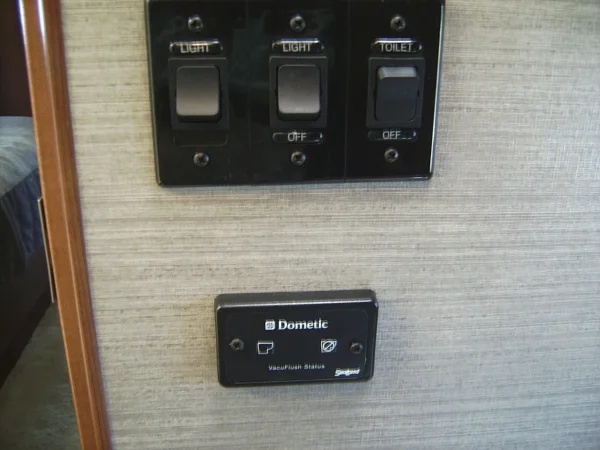 2015 Fleetwood Bounder Classic 36H - Image 32