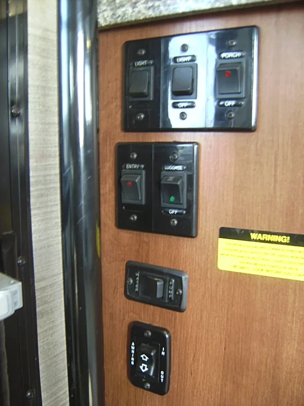 2015 Fleetwood Bounder Classic 36H - Image 36