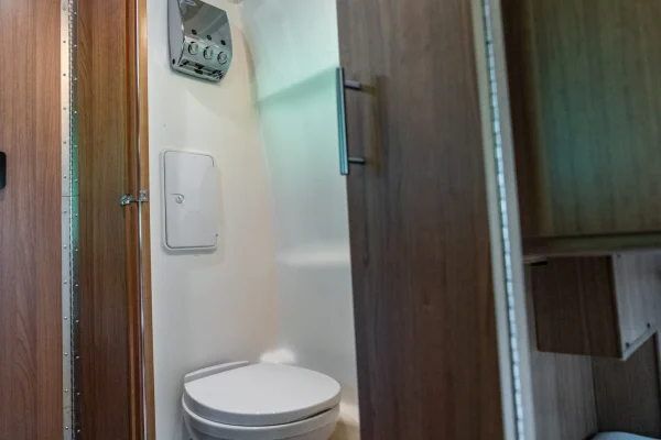 2014 Winnebago Era 70X - Image 3