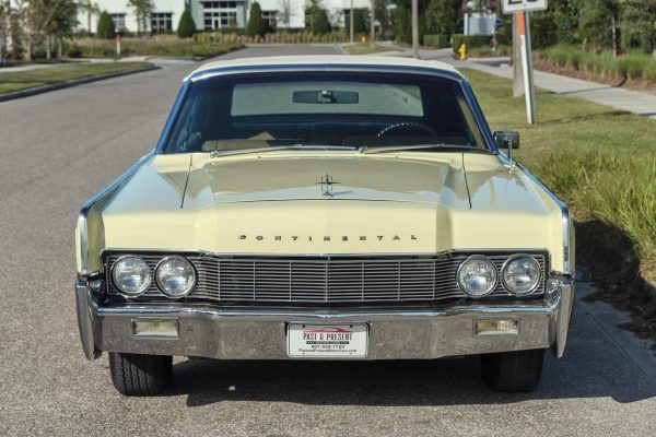 1967 Lincoln Continental Convertible - Image 9