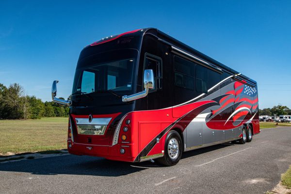 2017 Foretravel IH 45 Bath & 12 - Image 9