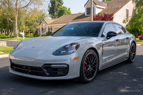 2020 Porsche Panamera GTS - Image 9