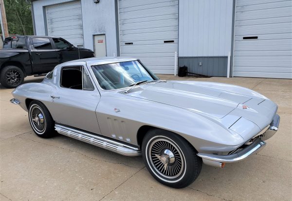 1965 Chevrolet Corvette - Image 9
