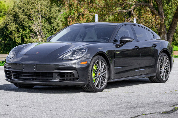 2018 Porsche Panamera 4 E-Hybrid - Image 9