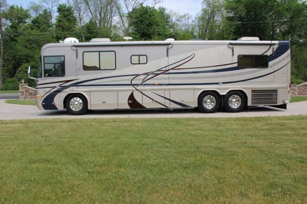 2004 Country Coach Intrigue Suite Escape - Image 38