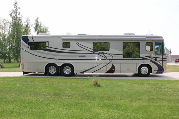 2004 Country Coach Intrigue Suite Escape - Image 41