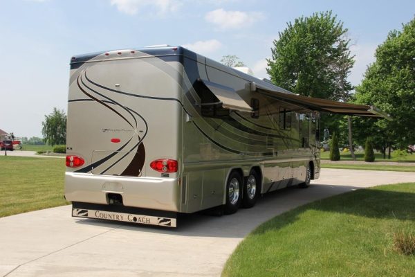 2004 Country Coach Intrigue Suite Escape - Image 44