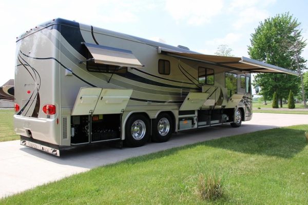 2004 Country Coach Intrigue Suite Escape - Image 45